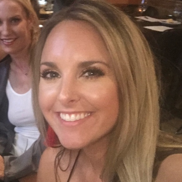 Meet your Posher, Lauren - Picture 3 of 3